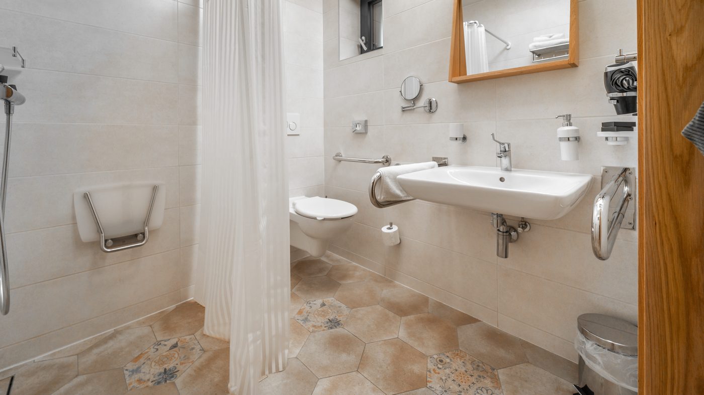 Un baño más seguro: qué poner y cuánto cuesta